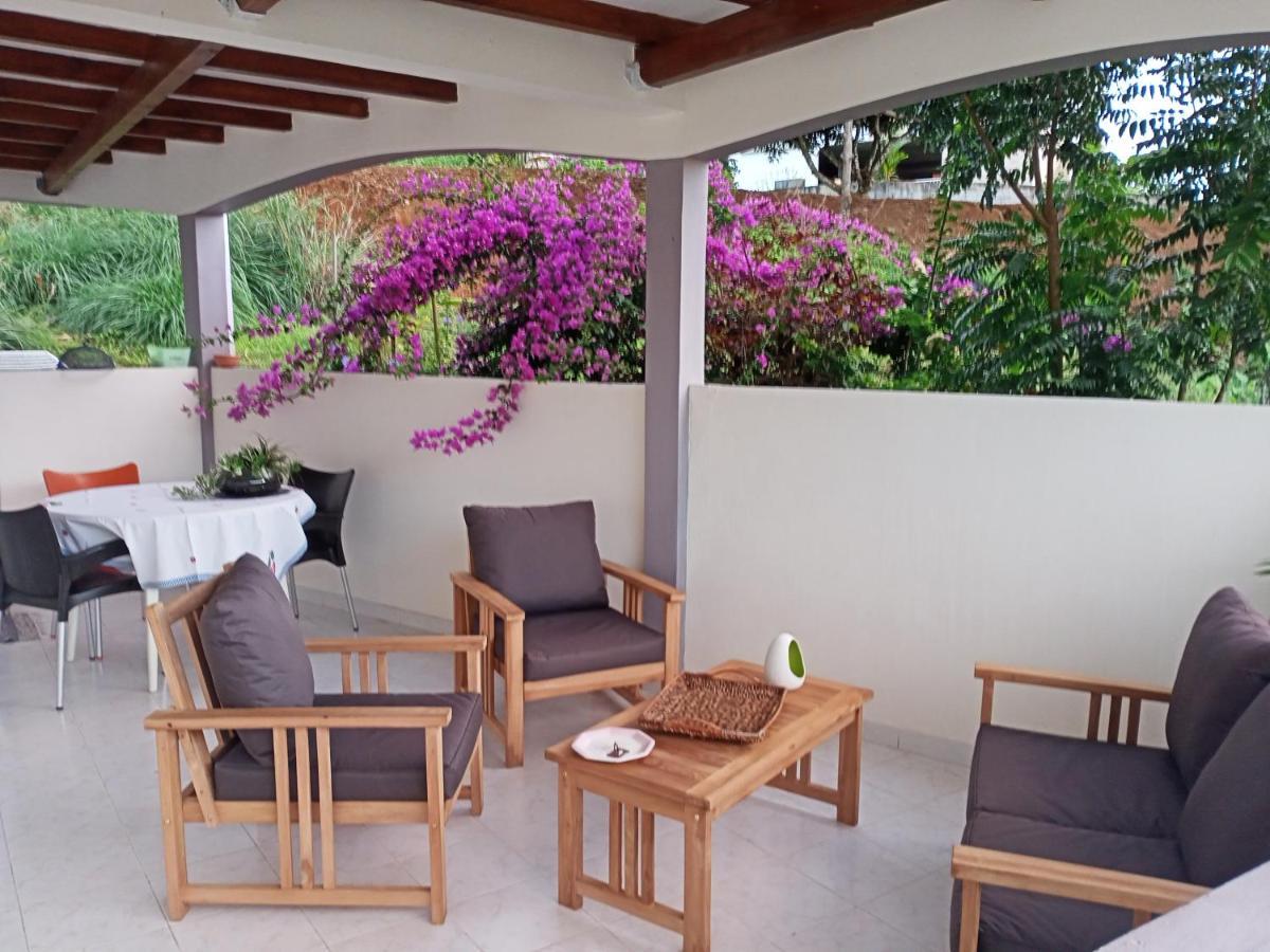 Paradis Cache - Confort Terrasse - Kybo Karaib Location - Pkg - Mtgne Sainte-Marie Dış mekan fotoğraf